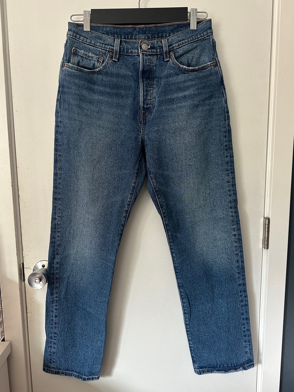 Levi’s Original 501 Classic Straight Leg Jeans – Medium Wash – Women’s Size 29
